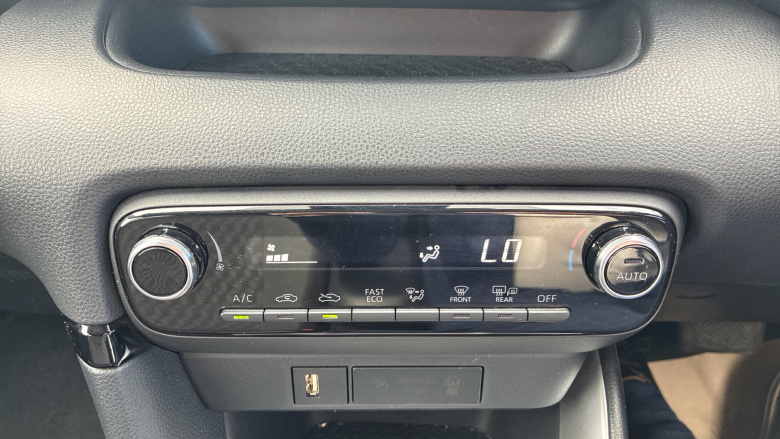 Toyota Yaris 1.5 Hybrid Design 5dr CVT Hybrid Hatchback